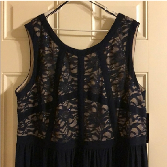 Formal dress - Picture 2 of 3